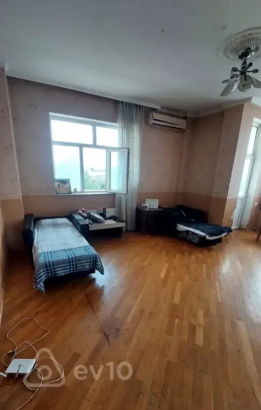 Kirayə verilir 3 otaqlı köhnə tikili 112 m²