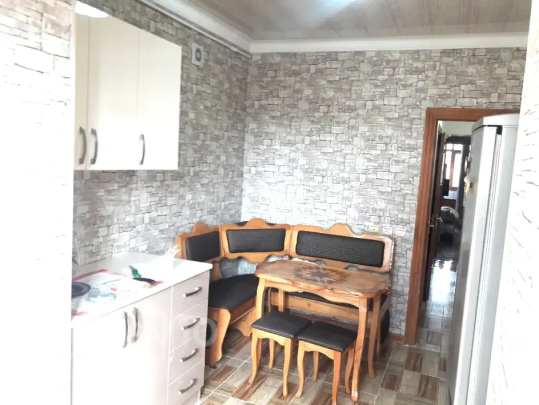 Kirayə verilir 3 otaqlı köhnə tikili 90 m²