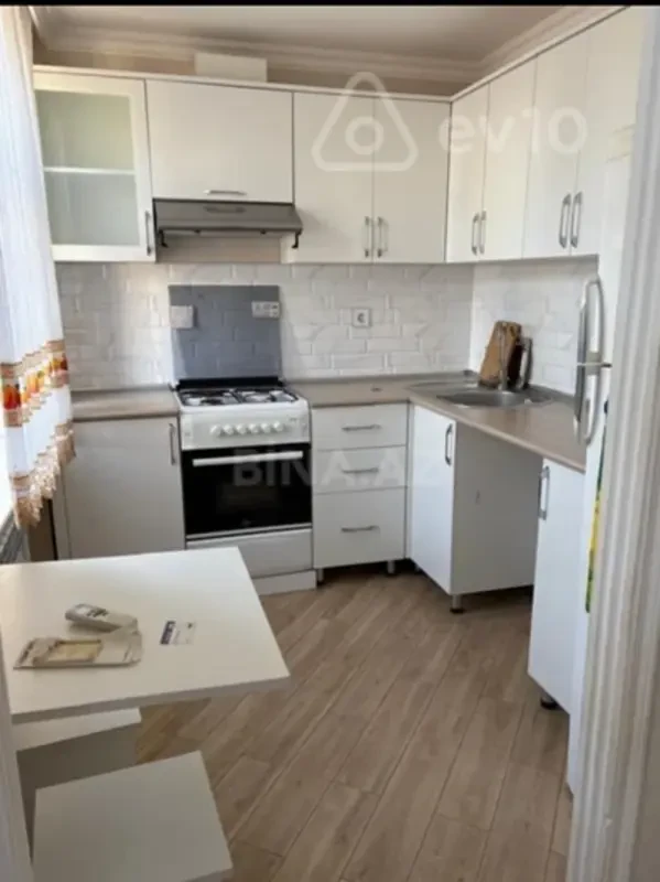 Kirayə verilir 2 otaqlı köhnə tikili 50 m²