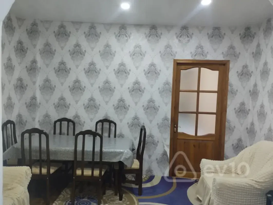 Kirayə verilir 2 otaqlı köhnə tikili 45 m²