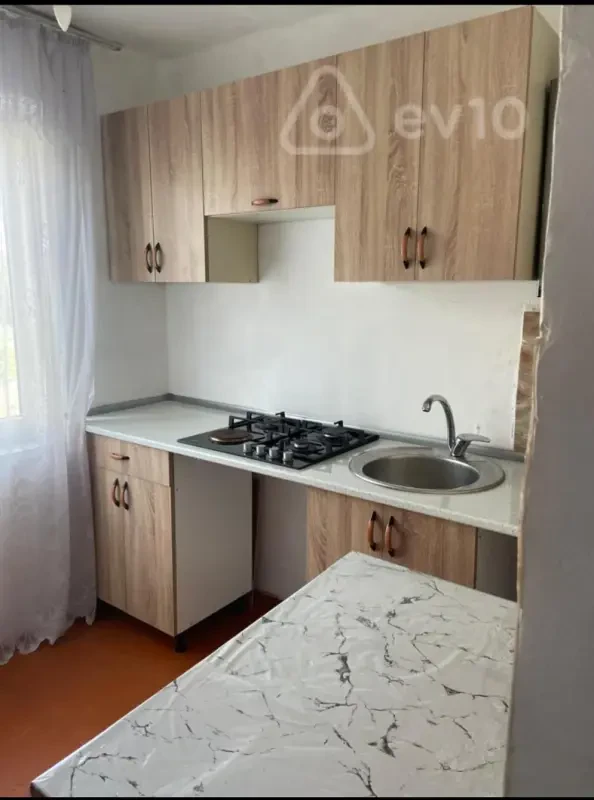 Kirayə verilir 3 otaqlı köhnə tikili 45 m²