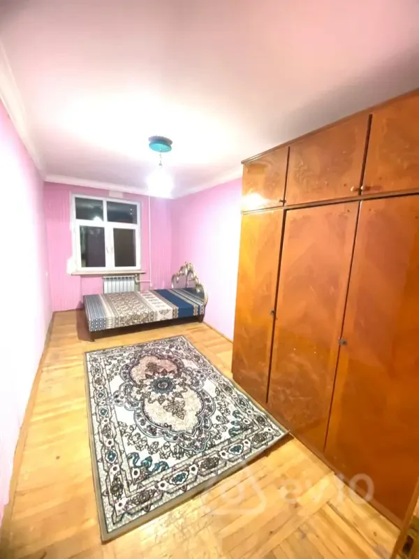 Kirayə verilir 2 otaqlı köhnə tikili 60 m²