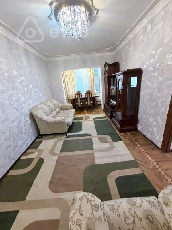 Kirayə verilir 2 otaqlı köhnə tikili 65 m²