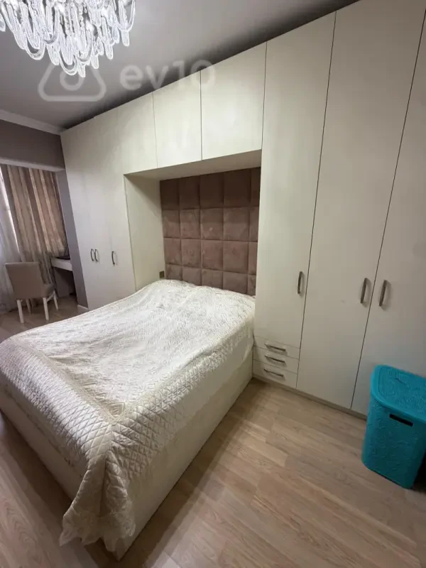 Satılır 2 otaqlı köhnə tikili 60 m²