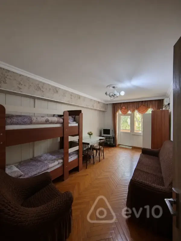 Kirayə verilir 2 otaqlı köhnə tikili 75 m²