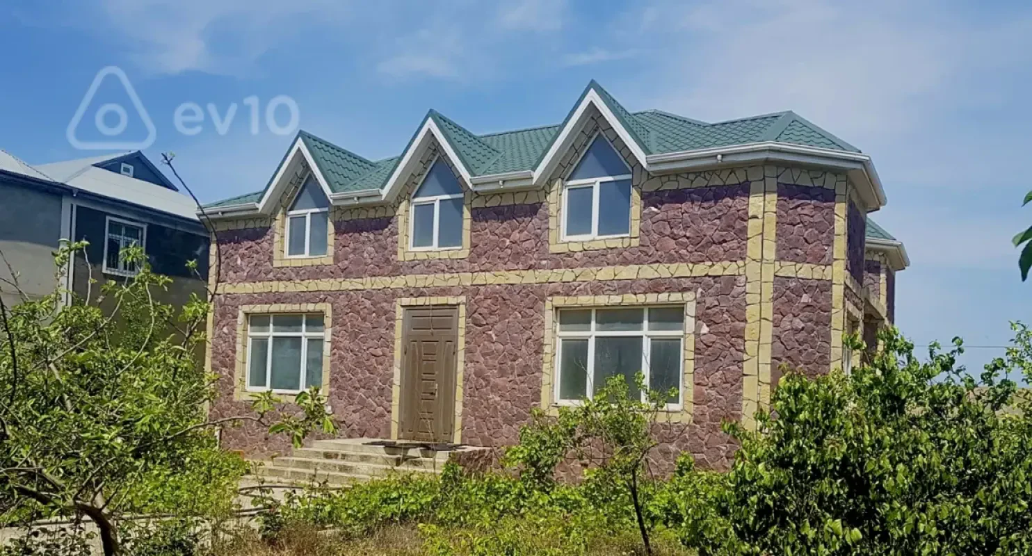 Satılır 8 otaqlı həyət evi 320 m²