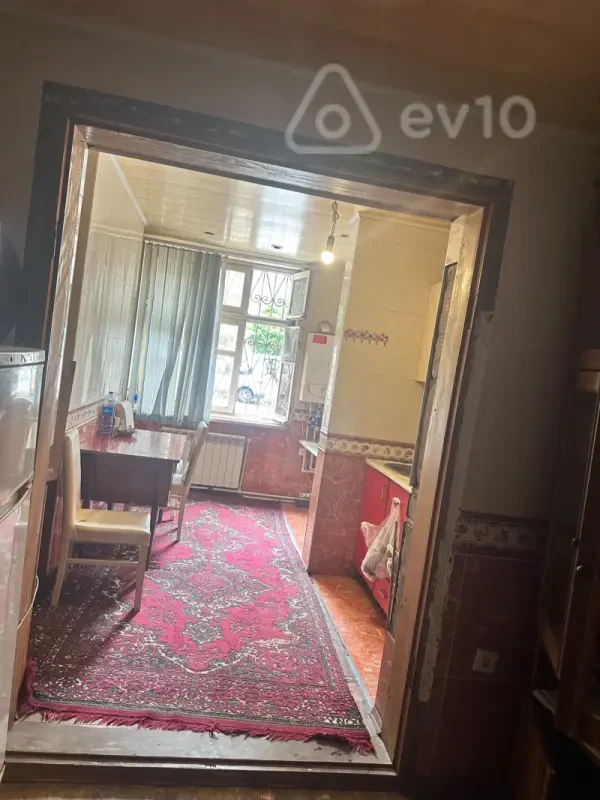 Kirayə verilir 5 otaqlı köhnə tikili 140 m²