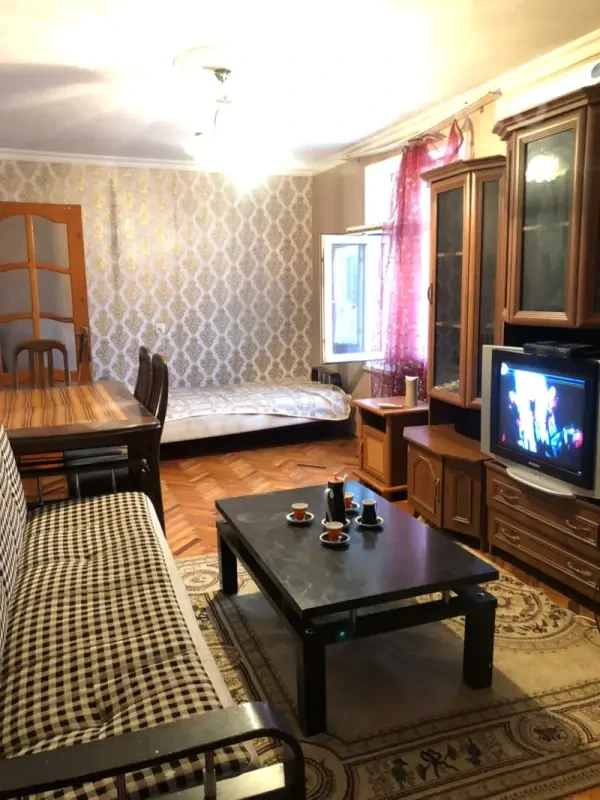Kirayə verilir 1 otaqlı köhnə tikili 40 m²