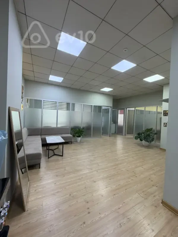 Kirayə verilir 6 otaqlı ofis 181 m²