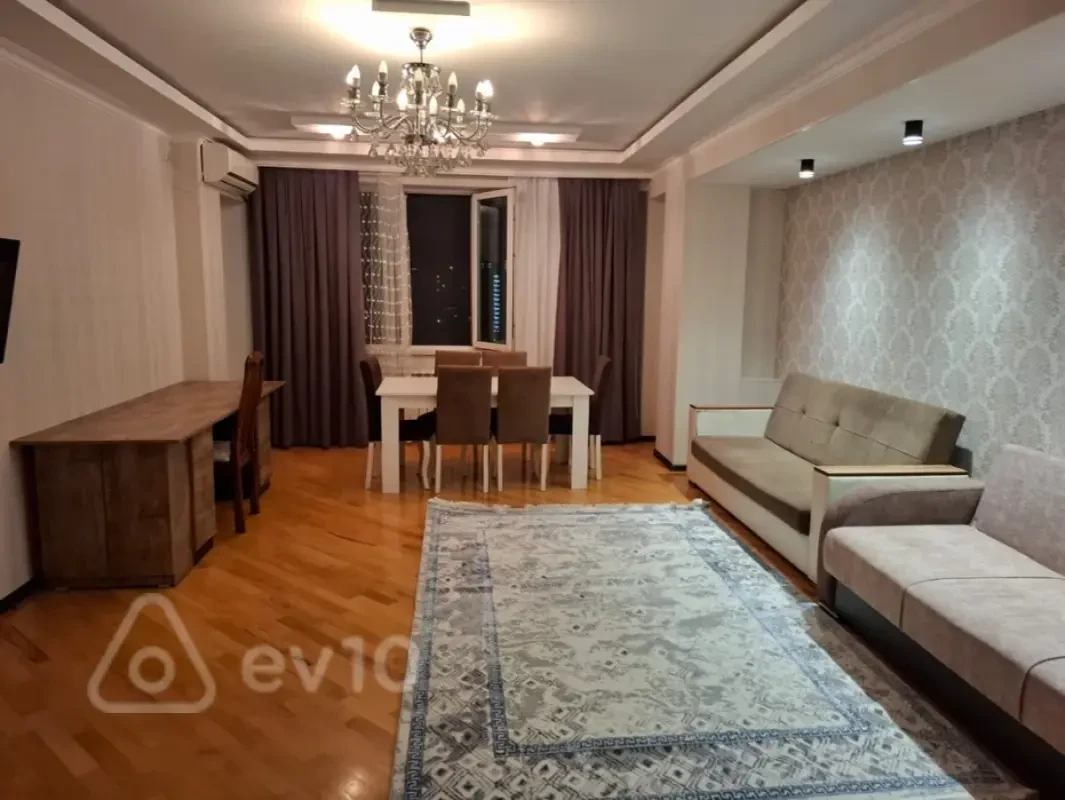 Kirayə verilir 3 otaqlı yeni tikili 130 m²