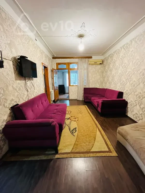 Kirayə verilir 3 otaqlı köhnə tikili 50 m²