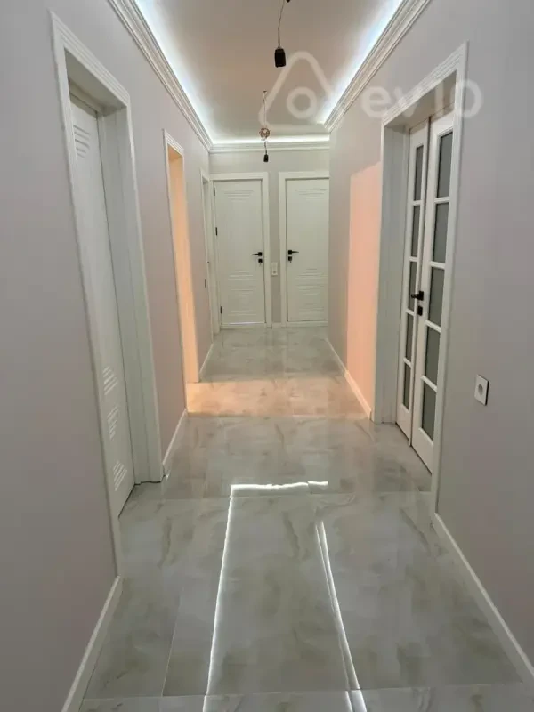Satılır 5 otaqlı köhnə tikili 120 m²