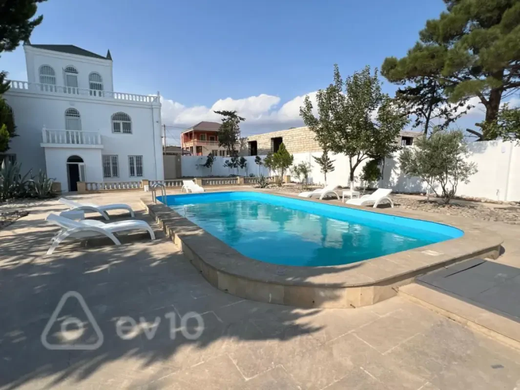 Satılır 7 otaqlı həyət evi 300 m²