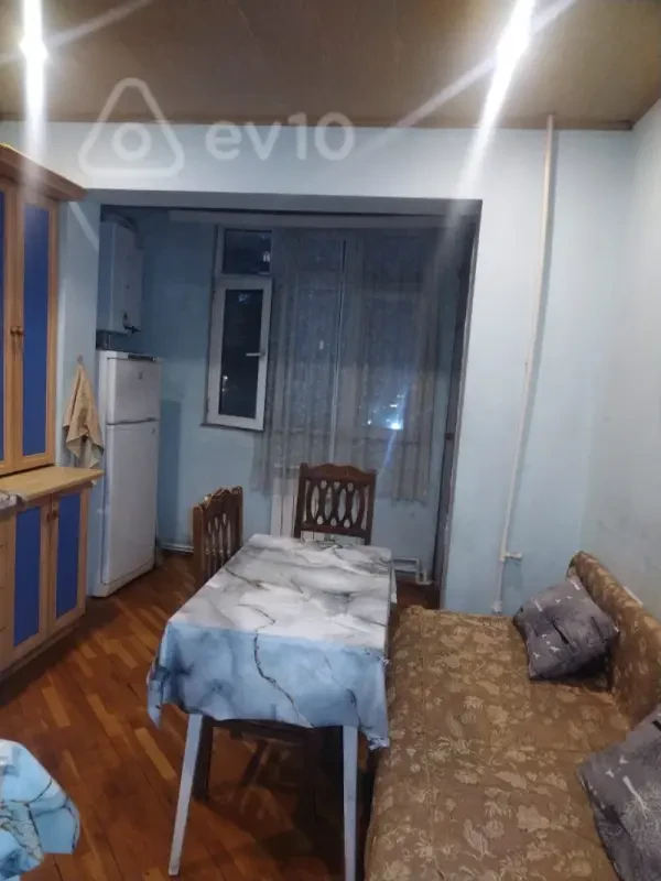 Kirayə verilir 2 otaqlı köhnə tikili 58 m²