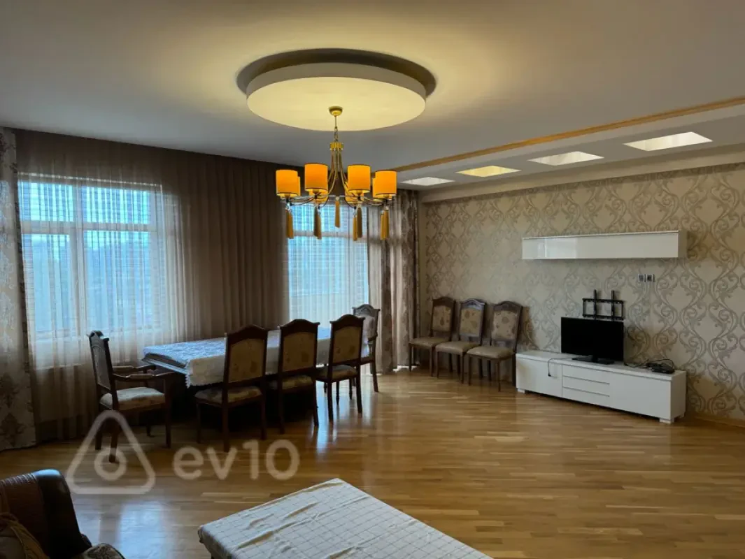 Kirayə verilir 3 otaqlı yeni tikili 170 m²