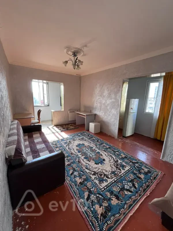 Kirayə verilir 2 otaqlı köhnə tikili 45 m²