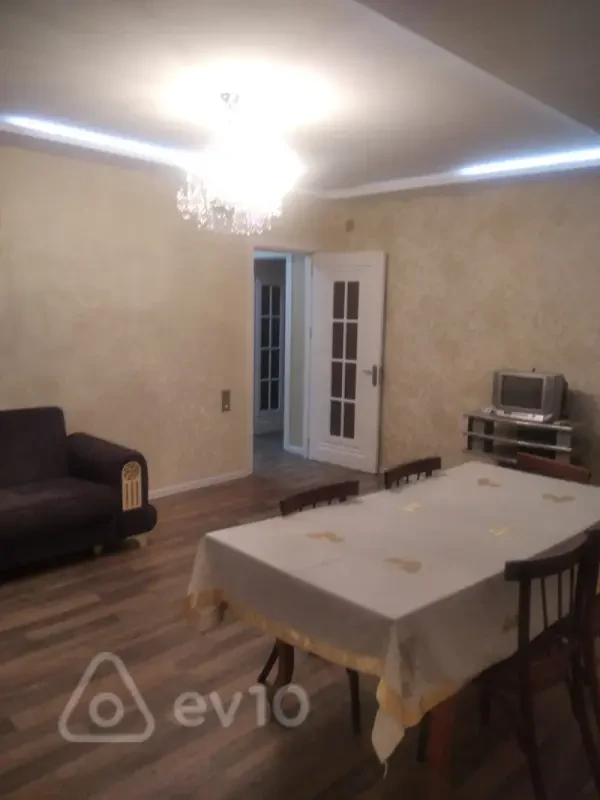 Kirayə verilir 3 otaqlı köhnə tikili 75 m²