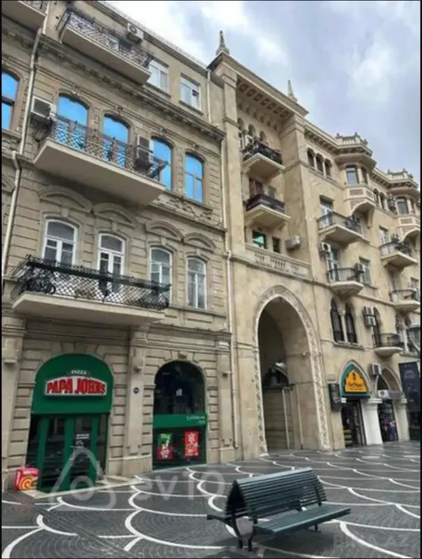 Satılır 2 otaqlı köhnə tikili 100 m²