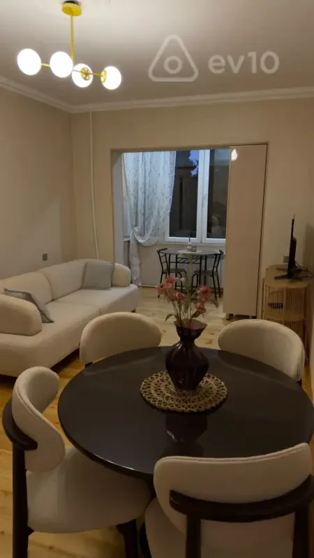 Kirayə verilir 2 otaqlı köhnə tikili 50 m²