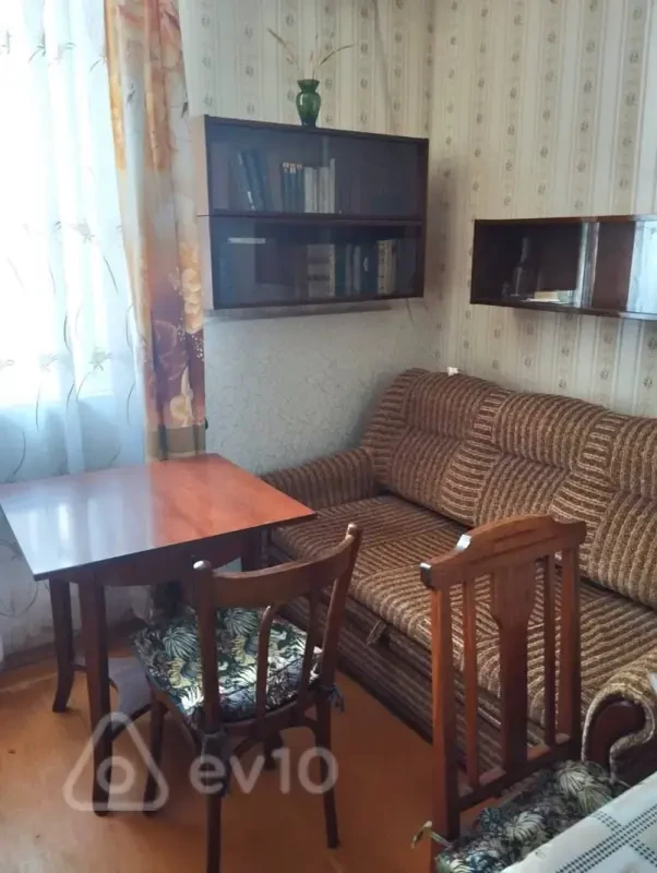 Kirayə verilir 2 otaqlı köhnə tikili 60 m²