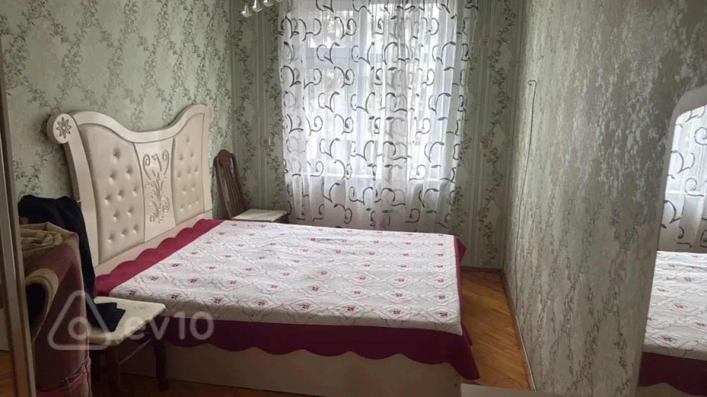 Kirayə verilir 2 otaqlı köhnə tikili 50 m²