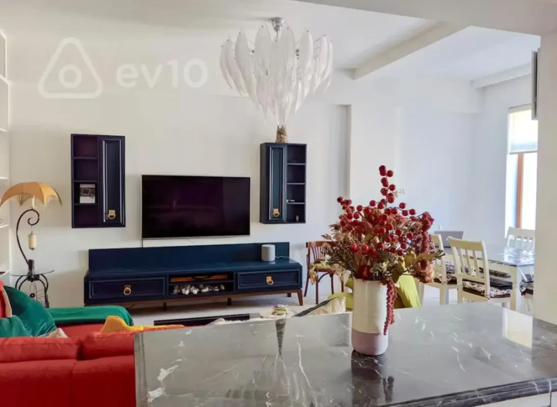 Kirayə verilir 3 otaqlı yeni tikili 125 m²