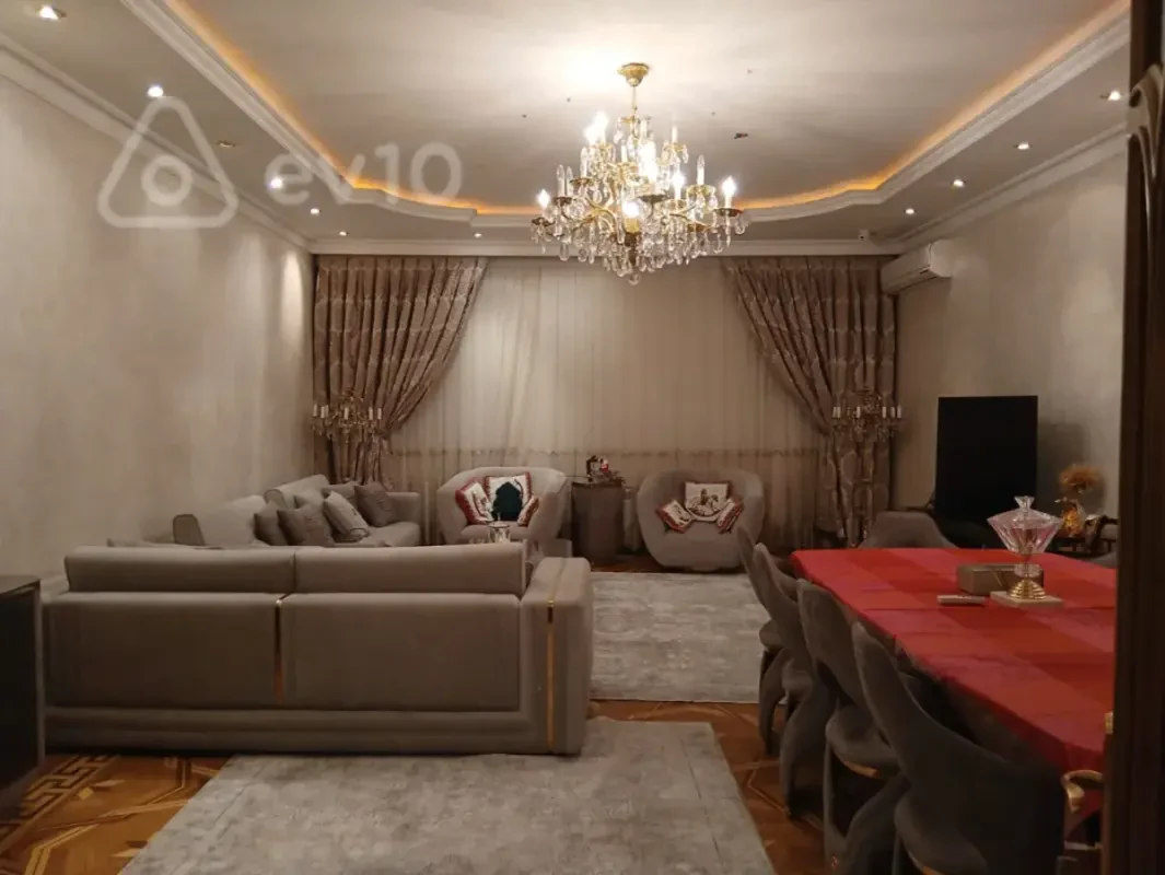Kirayə verilir 4 otaqlı yeni tikili 220 m²
