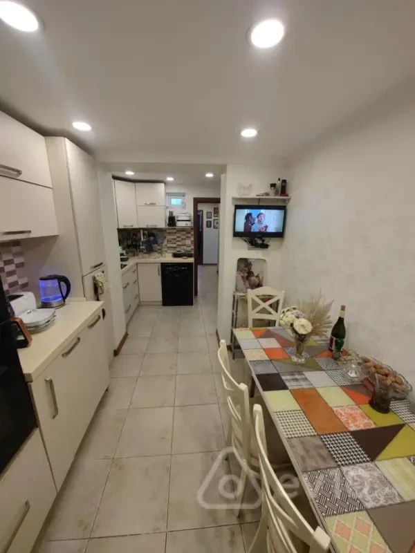 Kirayə verilir 3 otaqlı köhnə tikili 90 m²