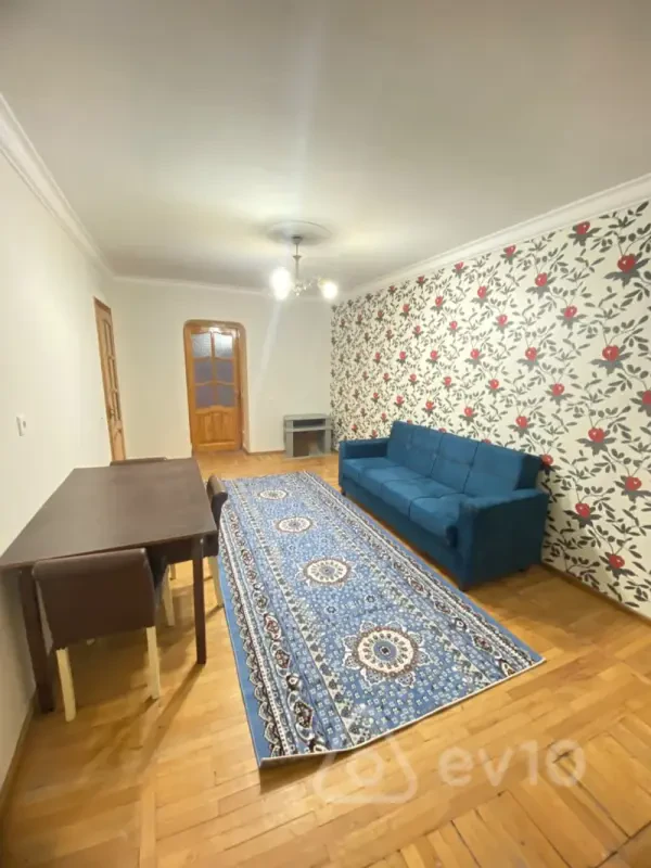 Kirayə verilir 2 otaqlı köhnə tikili 60 m²