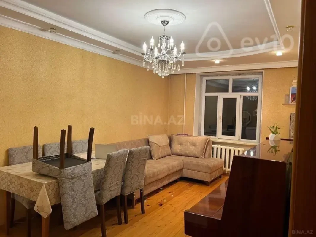 Kirayə verilir 4 otaqlı köhnə tikili 100 m²