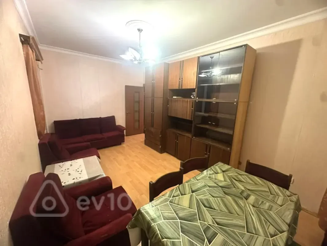 Kirayə verilir 2 otaqlı köhnə tikili 55 m²