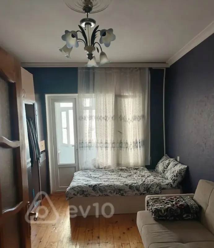 Kirayə verilir 2 otaqlı köhnə tikili 65 m²