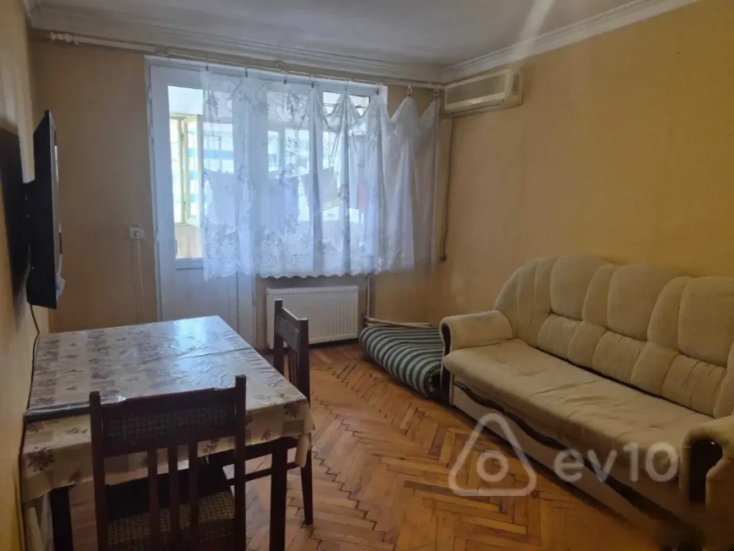 Kirayə verilir 2 otaqlı köhnə tikili 60 m²