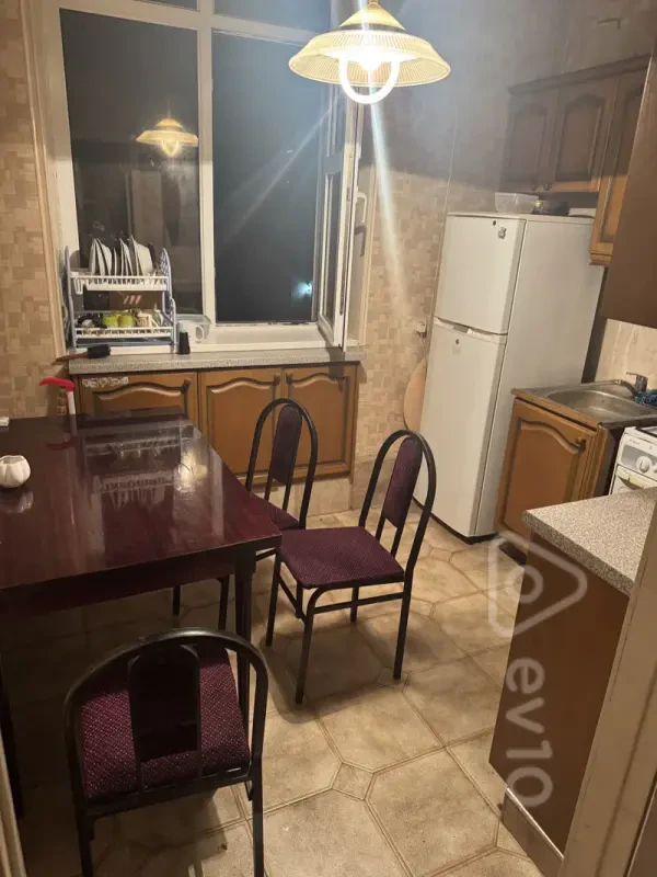 Kirayə verilir 2 otaqlı köhnə tikili 50 m²