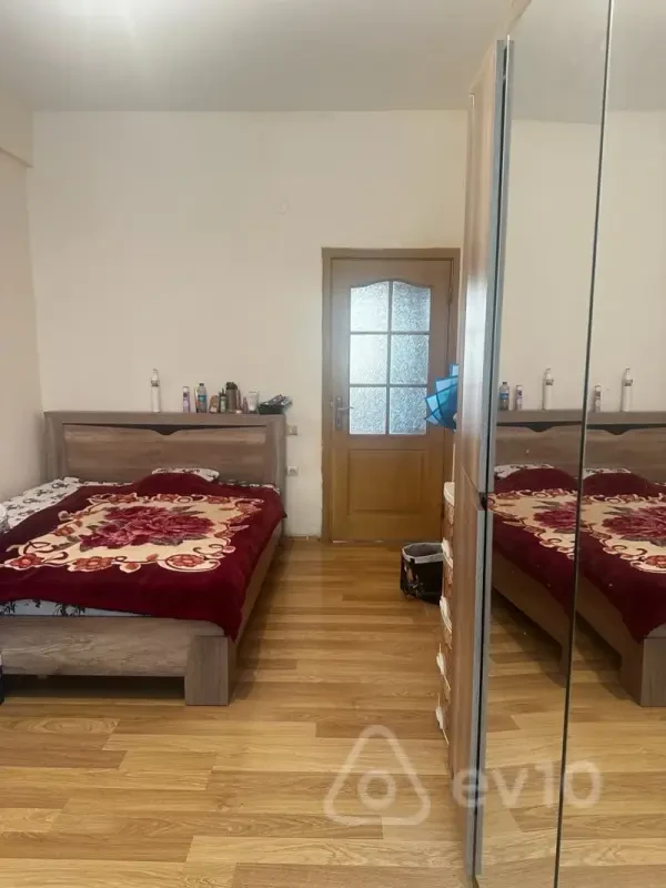 Kirayə verilir 2 otaqlı köhnə tikili 80 m²