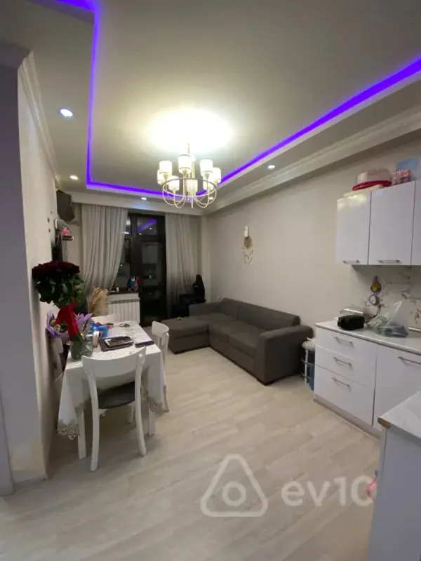 Kirayə verilir 2 otaqlı yeni tikili 64 m²