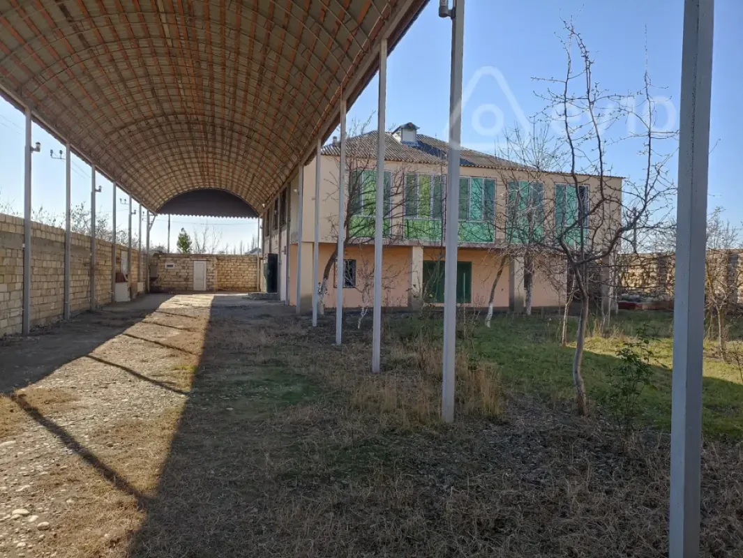 Satılır 10 otaqlı həyət evi 10 m²