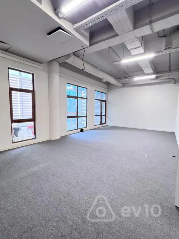 Kirayə verilir 4 otaqlı ofis 160 m²
