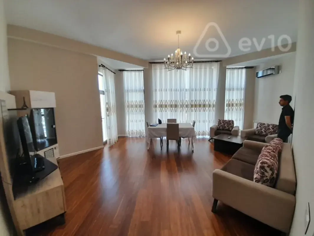 Kirayə verilir 3 otaqlı yeni tikili 130 m²