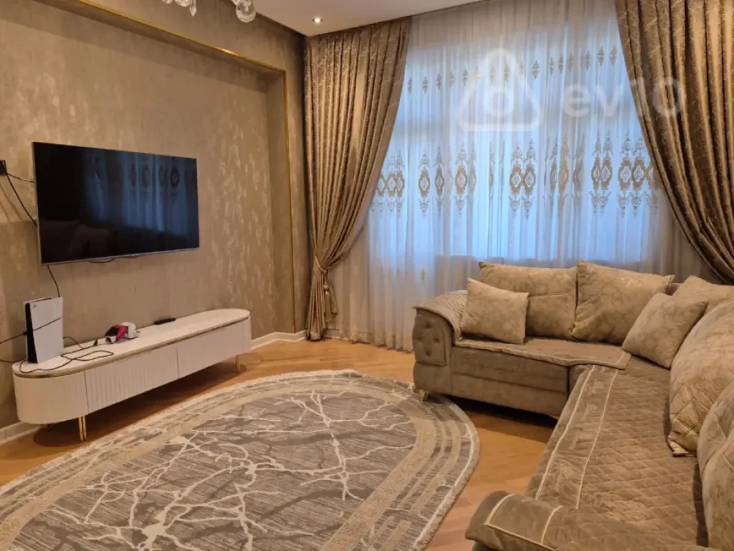 Satılır 3 otaqlı yeni tikili 130 m²