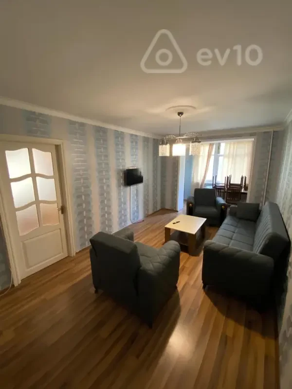 Kirayə verilir 2 otaqlı köhnə tikili 50 m²