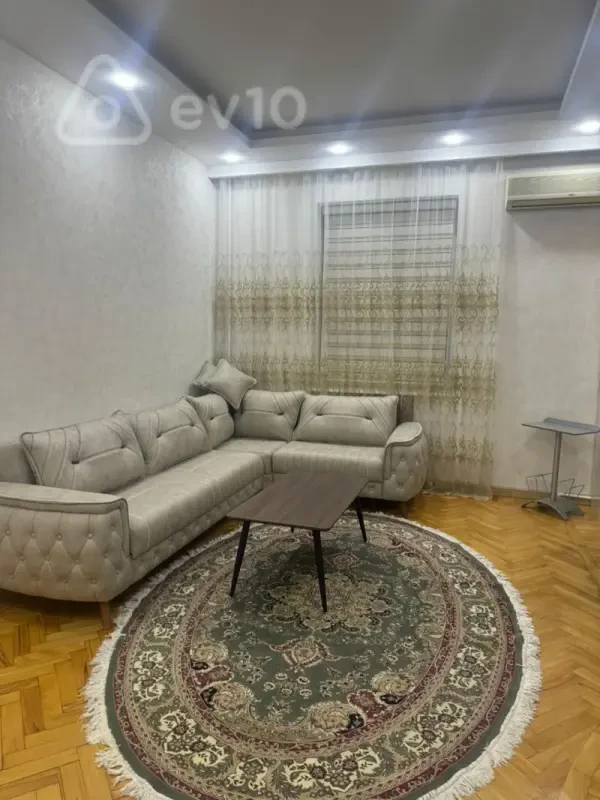 Kirayə verilir 2 otaqlı köhnə tikili 62 m²