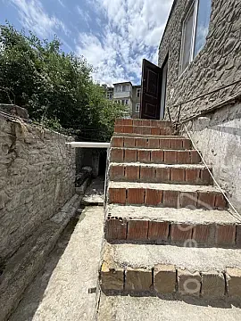 Kirayə verilir 3 otaqlı köhnə tikili 66 m² — Bakı, Yasamal 3 otaq 66.00 m²