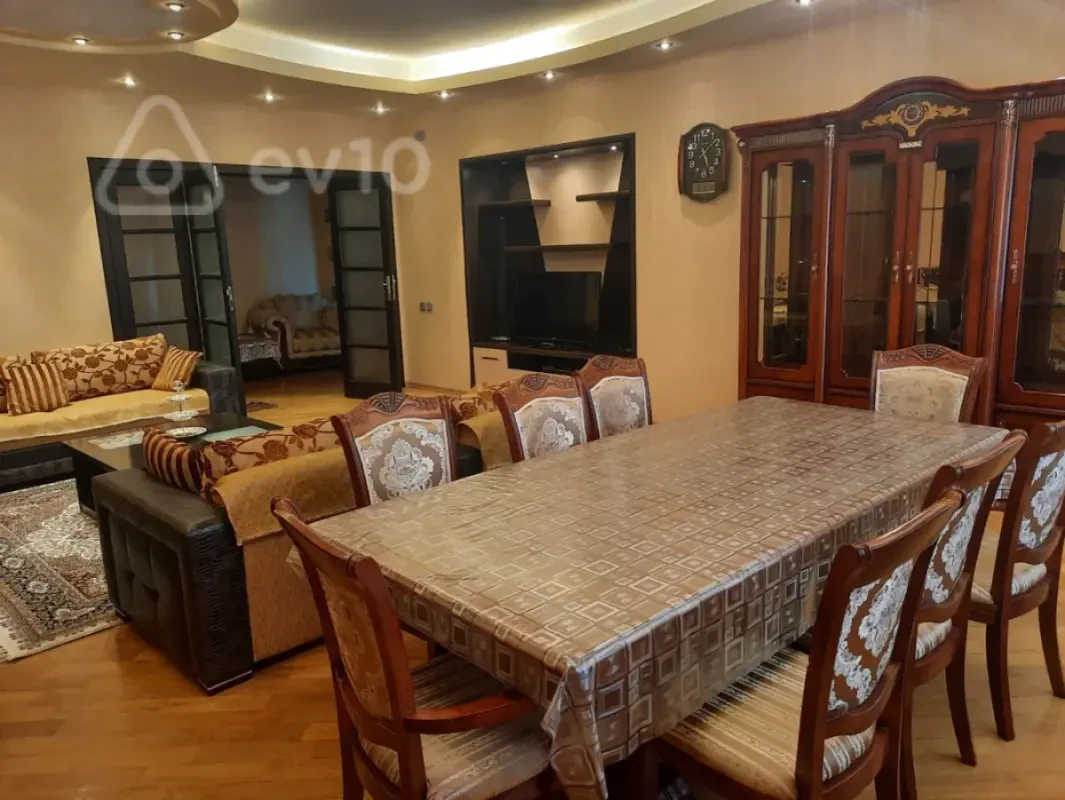 Kirayə verilir 4 otaqlı yeni tikili 205 m²