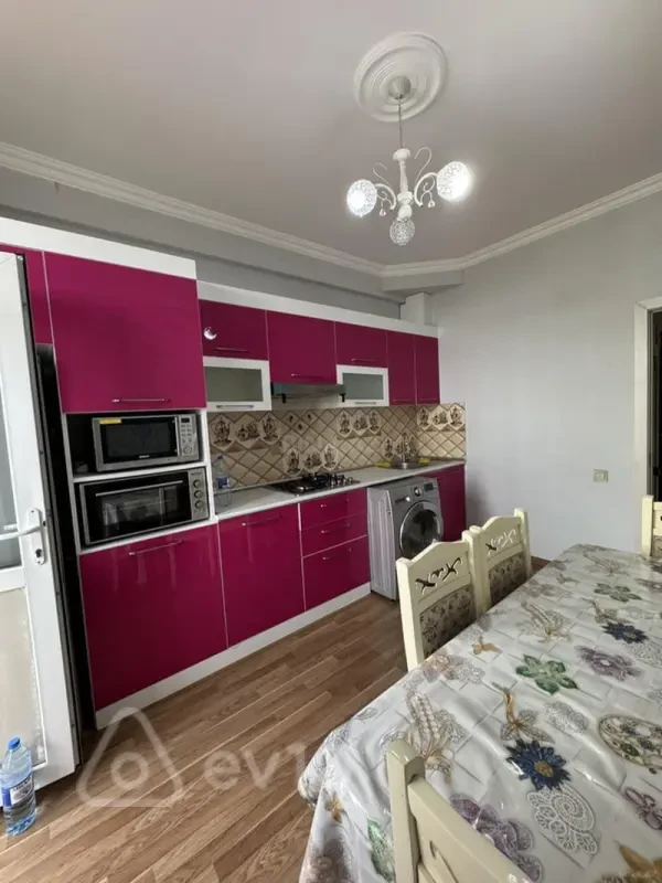 Kirayə verilir 2 otaqlı yeni tikili 65 m²