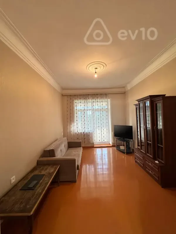 Kirayə verilir 2 otaqlı köhnə tikili 50 m²