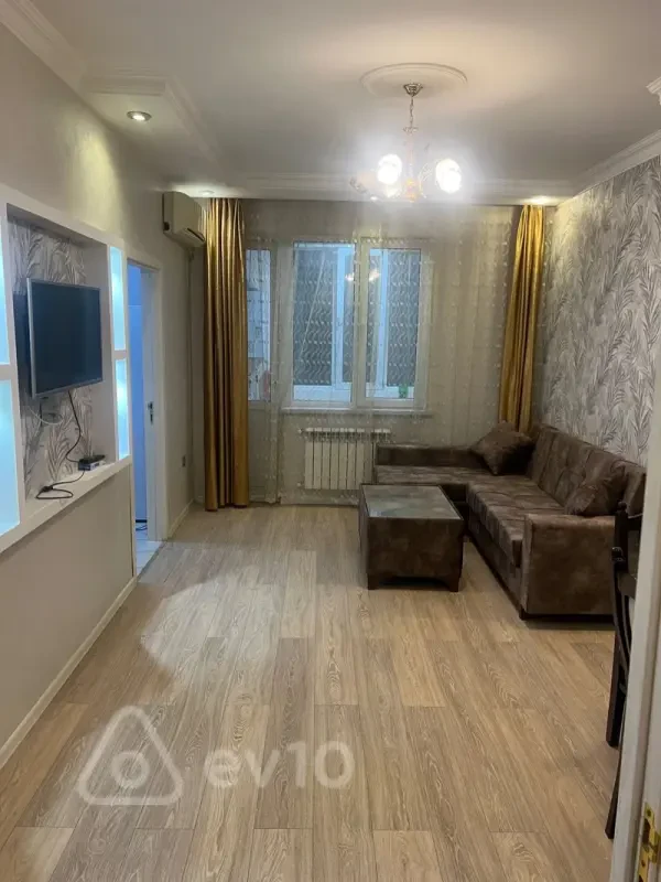 Kirayə verilir 2 otaqlı köhnə tikili 50 m²