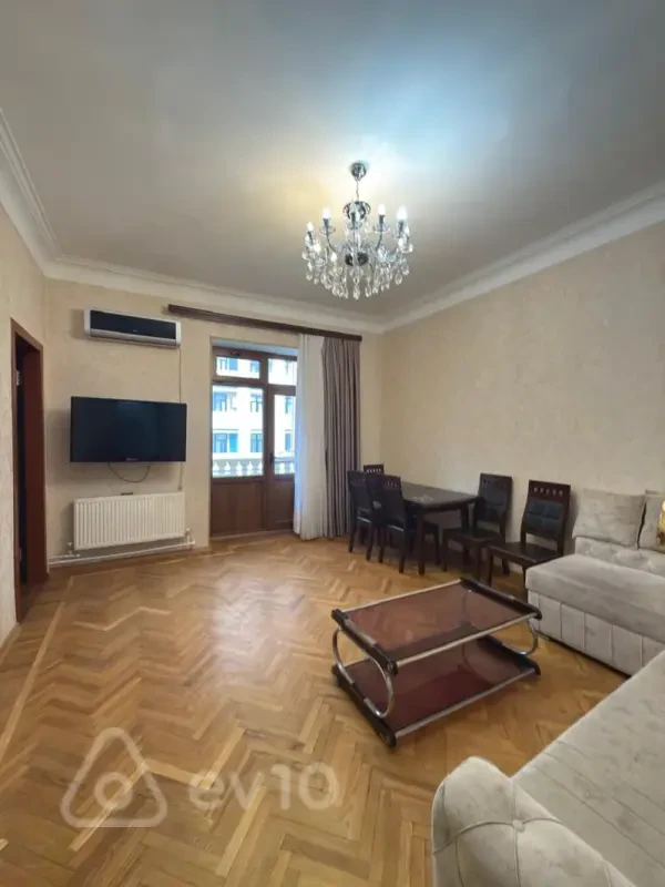 Kirayə verilir 2 otaqlı köhnə tikili 70 m²
