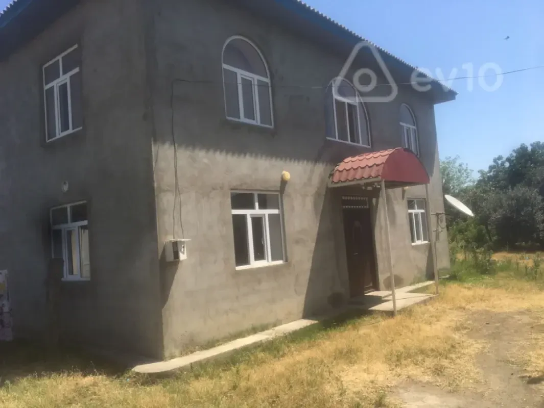Satılır 3 otaqlı həyət evi 5 m²