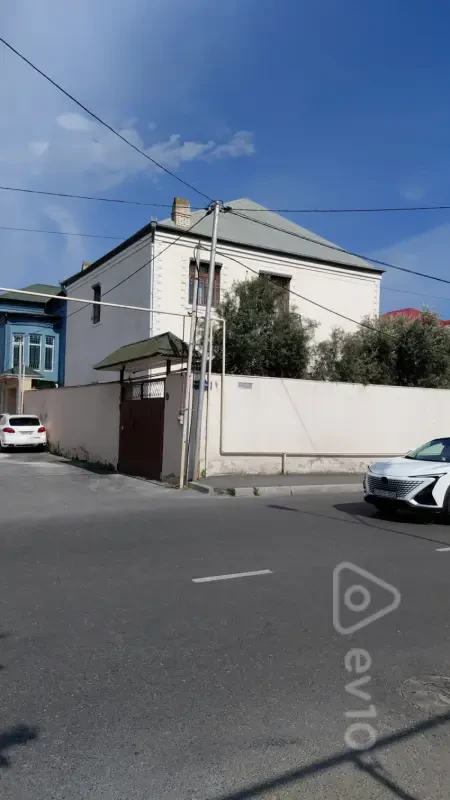 Satılır 7 otaqlı həyət evi 220 m²